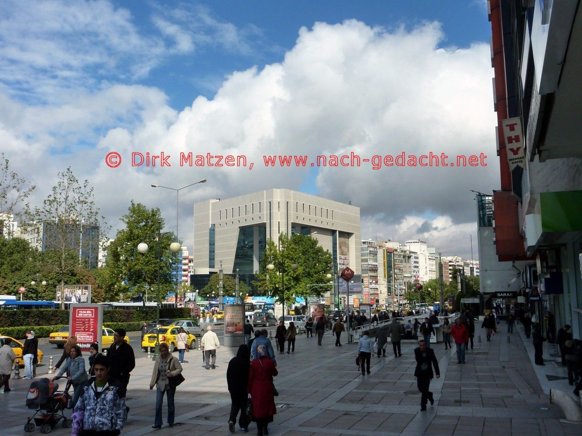 Ankara, Atatrk-Boulevard im zentralen Stadtteil Kızılay