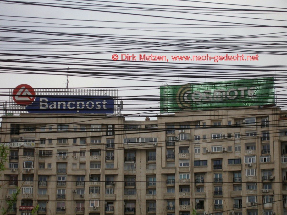 Bukarest, Stromleitungen vor Gebude