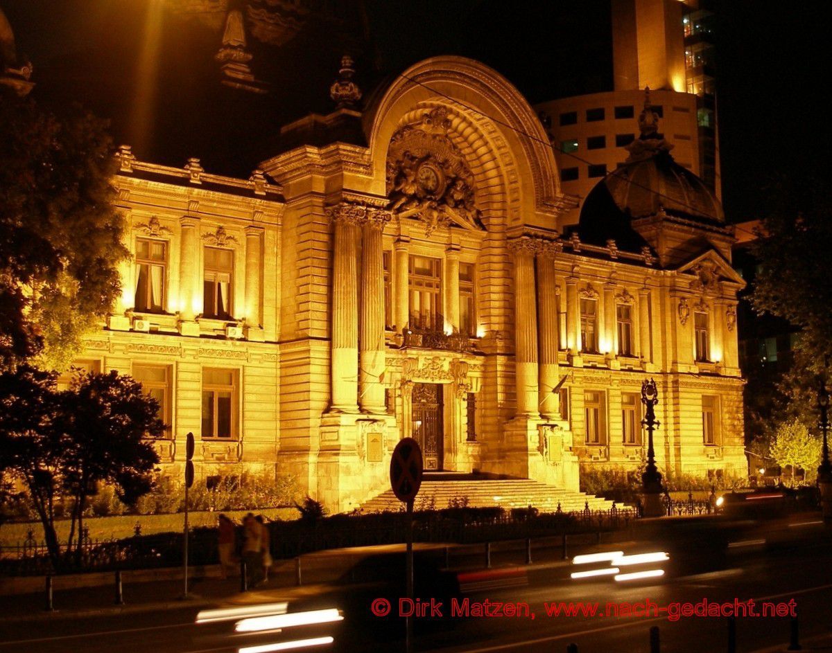 Bukarest, Sparkassenpalast bei Nacht