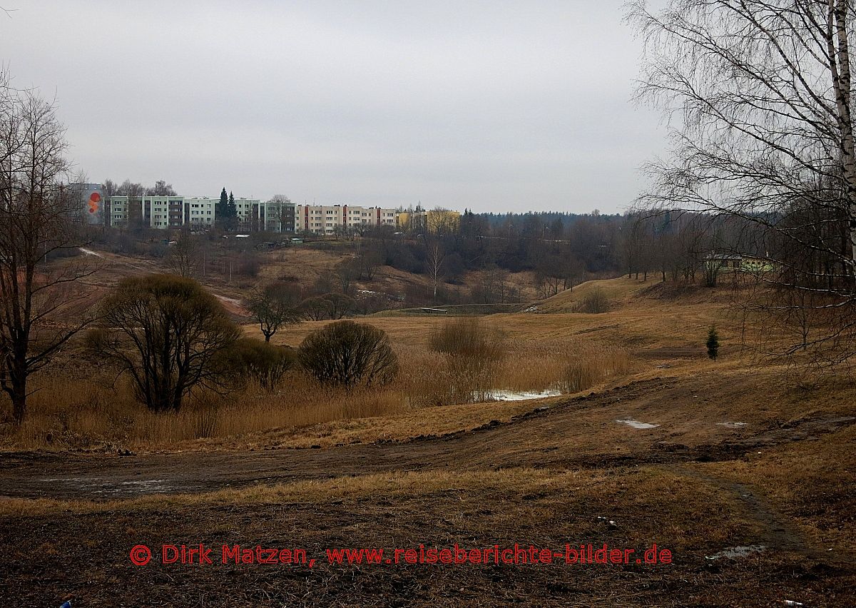 Cesis, Blick zu Plattenbauten