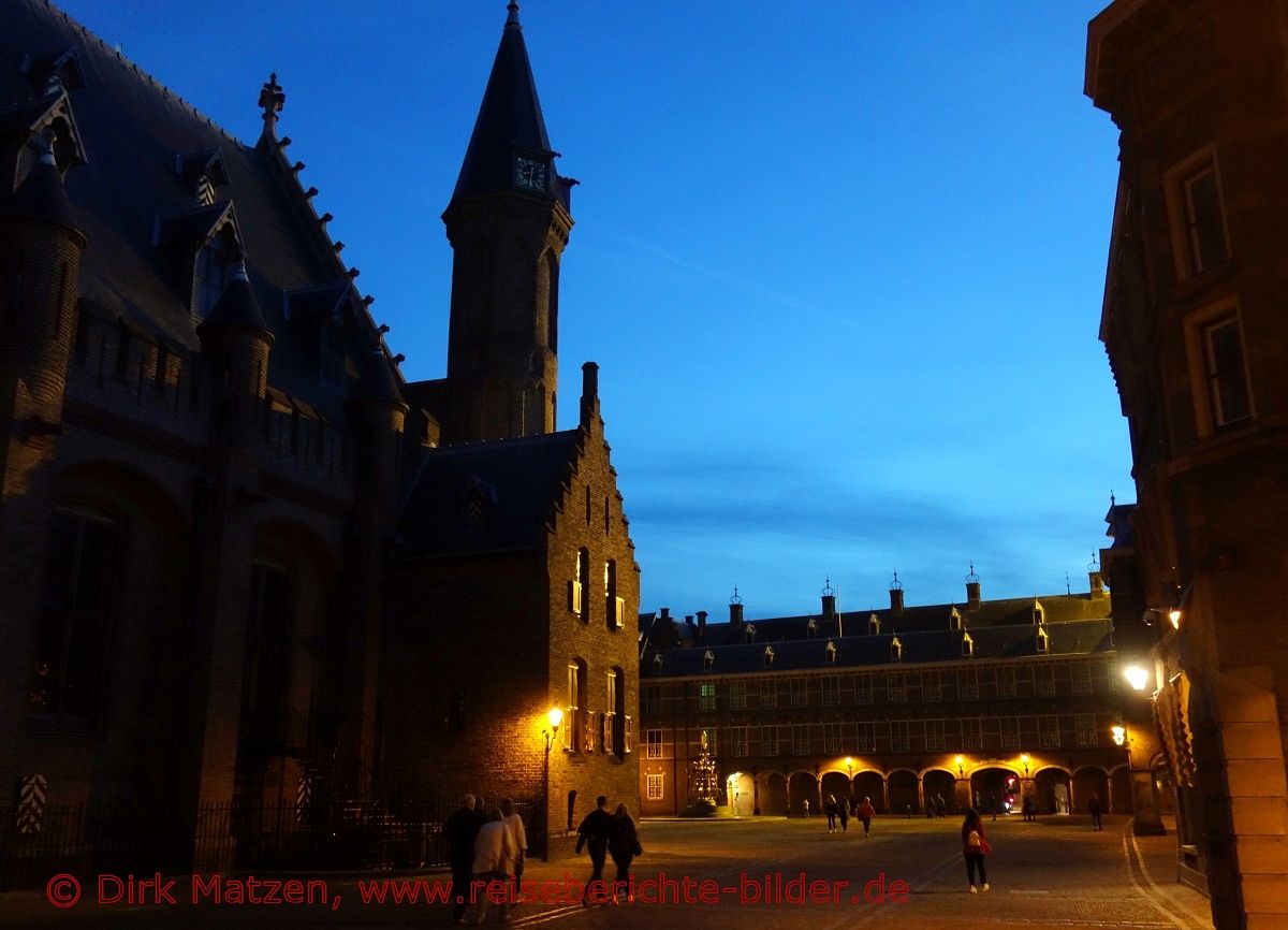 Den Haag, Binnenhof, abends beleuchtet