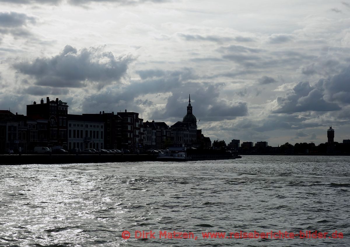 Dordrecht, vom Wasser aus betrachtet