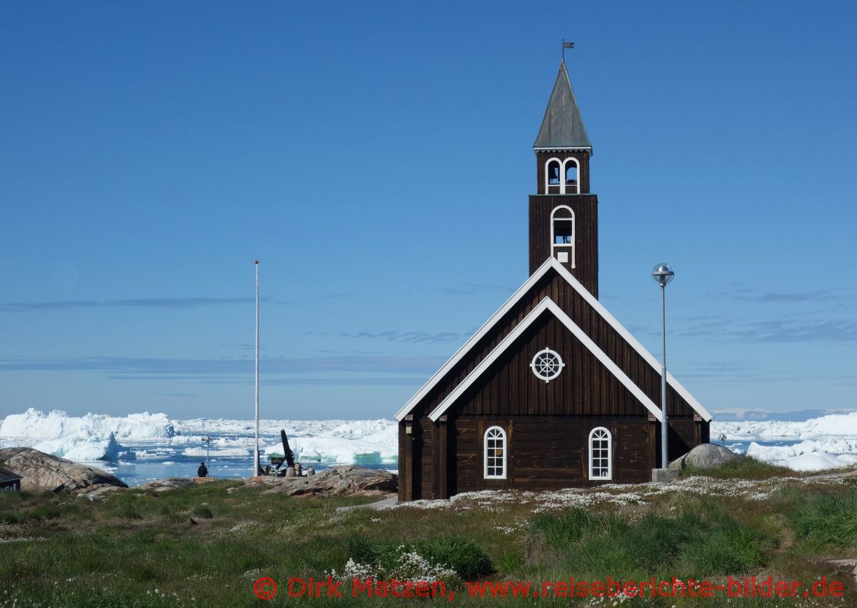 Ilulissat, Zionskirche vor Eisbergen
