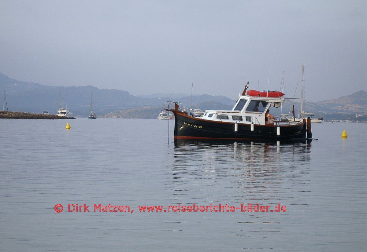 Menorca, Boot im Morgendunst