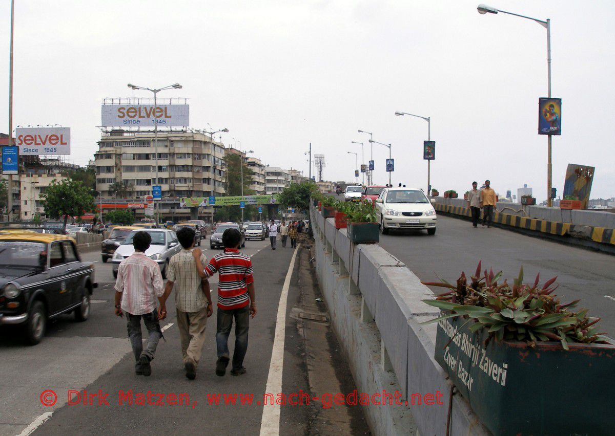 Mumbai, Fuweg am Marine Drive