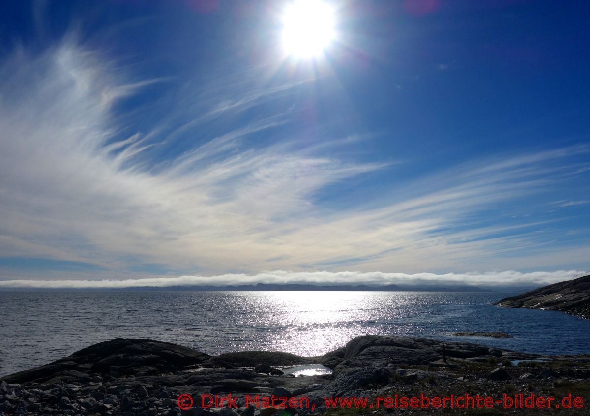Nuuk, Wolken ber der Stadt