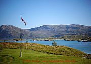 norwegen-fahne-am-fjord