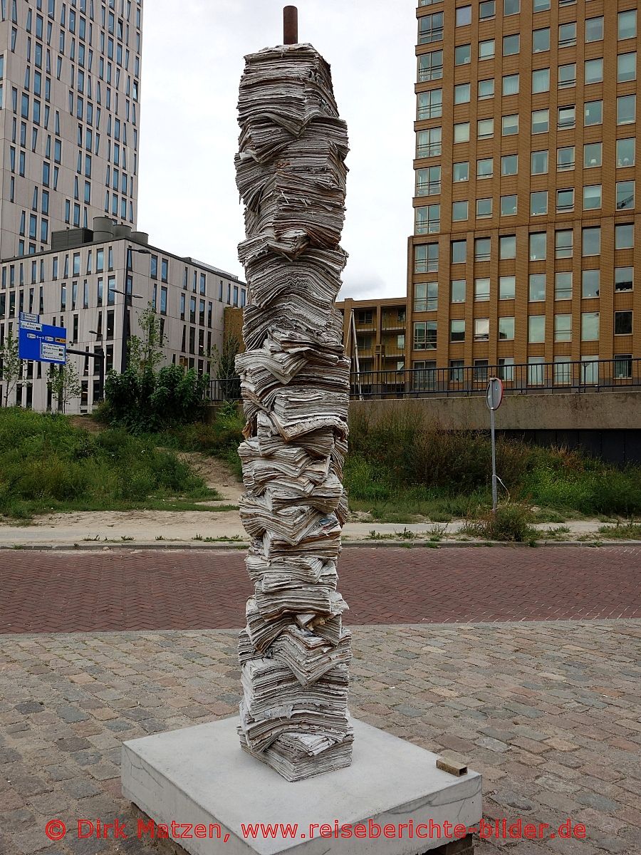 Rotterdam, Zeitungsstatue am Wijnhaven