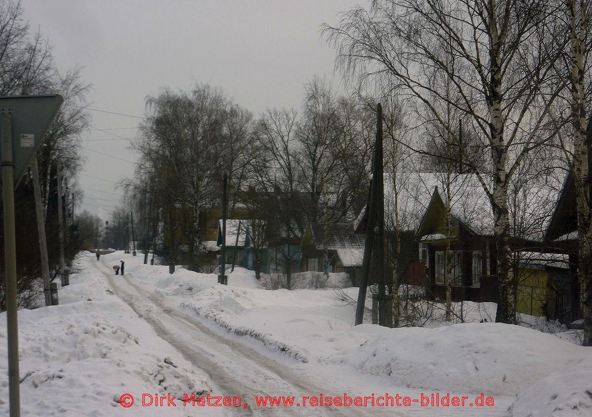 Wyschni Wolotschok, Nebenstrasse